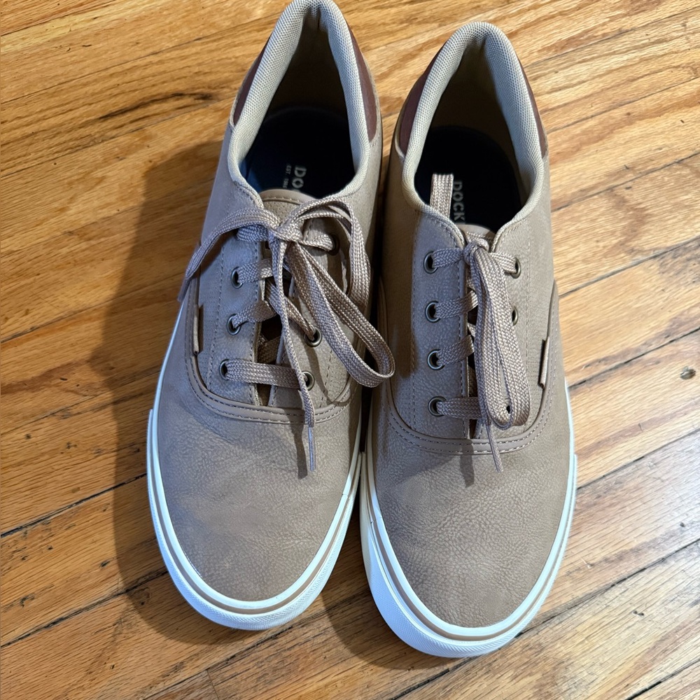 Men’s Dockers tan shoes size 10.5
In perfect condition my son only wore once.